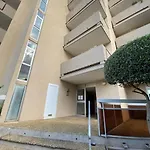 Centre Ville- Grand Balcon-meuble Boconcept Cavalaire-sur-Mer