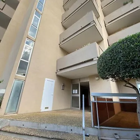 Centre Ville- Grand Balcon-meuble Boconcept Cavalaire-sur-Mer