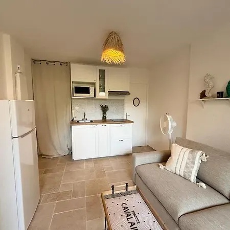 Centre Ville- Grand Balcon-meublé Boconcept Cavalaire-sur-Mer