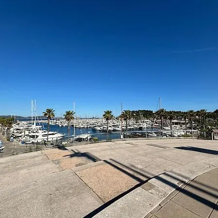 Centre Ville- Grand Balcon-meuble Boconcept *